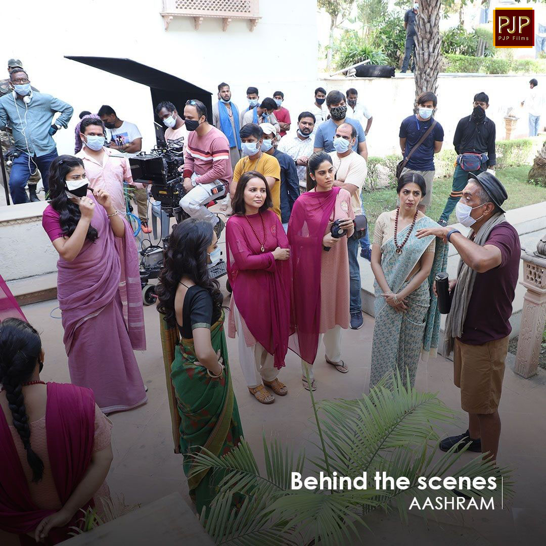 PJP_Online's tweet photo. Have a look at these interesting working stills right from the sets of #Aashram

#PJPfilms #prakashjha #prakashjhaproductions #aashramchapter2 #aashramwebseries #aashram3 #webseries #bollywoodactor #ottseries #bobbydeol https://t.co/wKBE8p7m6i