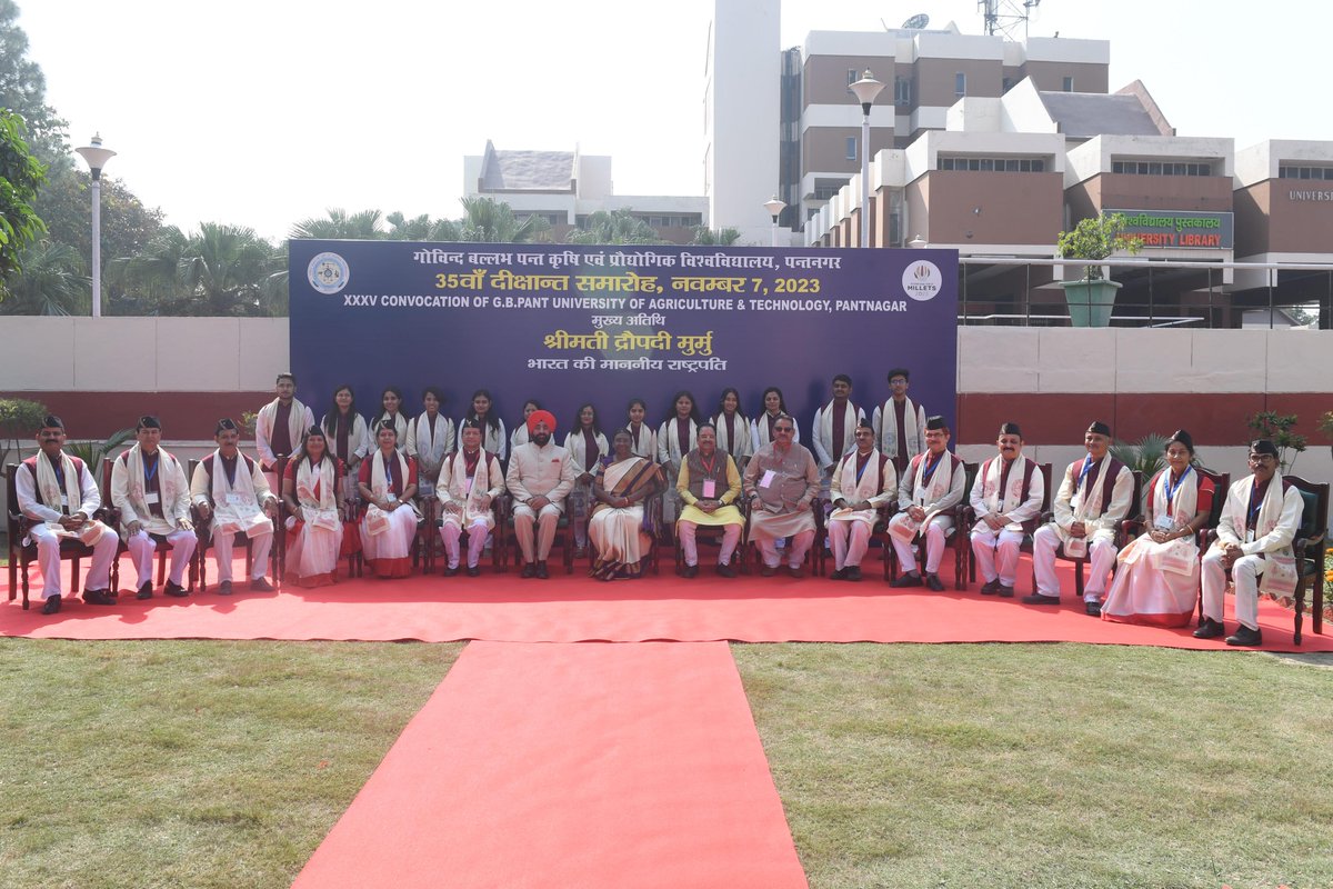 rashtrapatibhvn's tweet photo. President Droupadi Murmu graced 35th convocation of Govind Ballabh Pant University of Agriculture & Technology at Pantnagar, Uttarakhand.  The President said that educational institutions should produce industry ready graduates who can create employment and compete in the technology driven world.
https://t.co/prb7us4U2F