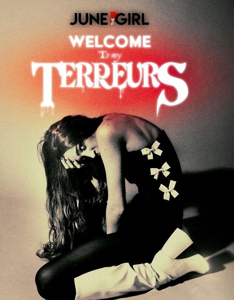 Toxicity 📻 (@fsociety97_) on Twitter photo L'EP est une belle réussite,
une totale source d'inspiration
<a href="/JuneTheGirl/">June The Girl - Welcome To My Terreurs 😈</a> à une finesse d'écriture dans un univers artistique propre à elle.
C'est juste sublime que ça soit au niveau des paroles et de la musique.
Tout s'accorde parfaitement dans cet EP Halloween. 🍂☕❤️🔪 L'EP est une belle réussite,
une totale source d'inspiration
<a href="/JuneTheGirl/">June The Girl - Welcome To My Terreurs 😈</a> à une finesse d'écriture dans un univers artistique propre à elle.
C'est juste sublime que ça soit au niveau des paroles et de la musique.
Tout s'accorde parfaitement dans cet EP Halloween. 🍂☕❤️🔪