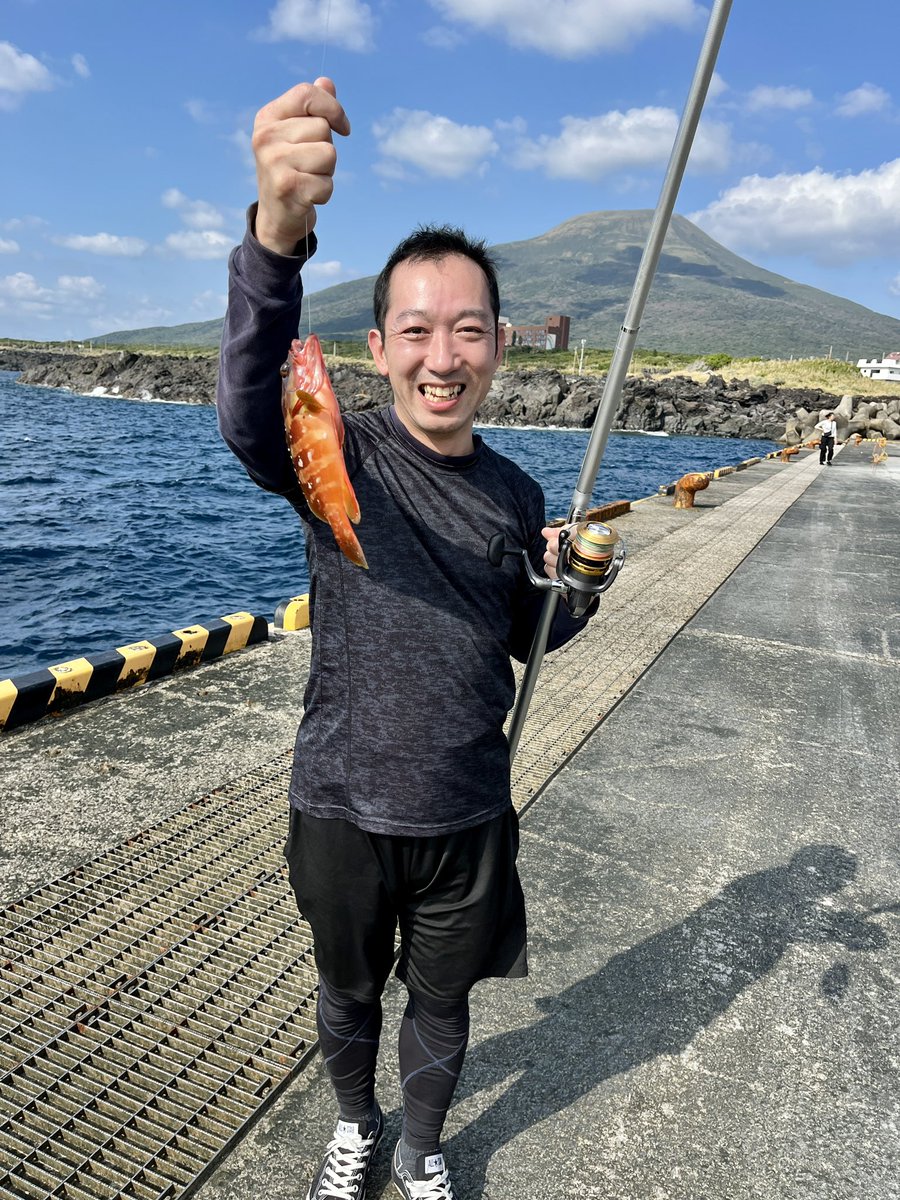 AnglerPopeto's tweet photo. 八重根と底土で昼から夜まで釣りしたら結構釣れました👍🎣

アカハタは煮付け、カンパチは刺身とカルパッチョ、ウツボは唐揚げで✌️😋🍻

（釣果と釣り方）

◯アカハタ⇒ジェット天秤
◯カンパチ⇒ジギング
◯ウツボ1m越え⇒ぶっ込み💪

#伊豆諸島
#八丈島
#最近釣り投稿してなかった
#釣りは楽しいね https://t.co/Fg2wct4vuB