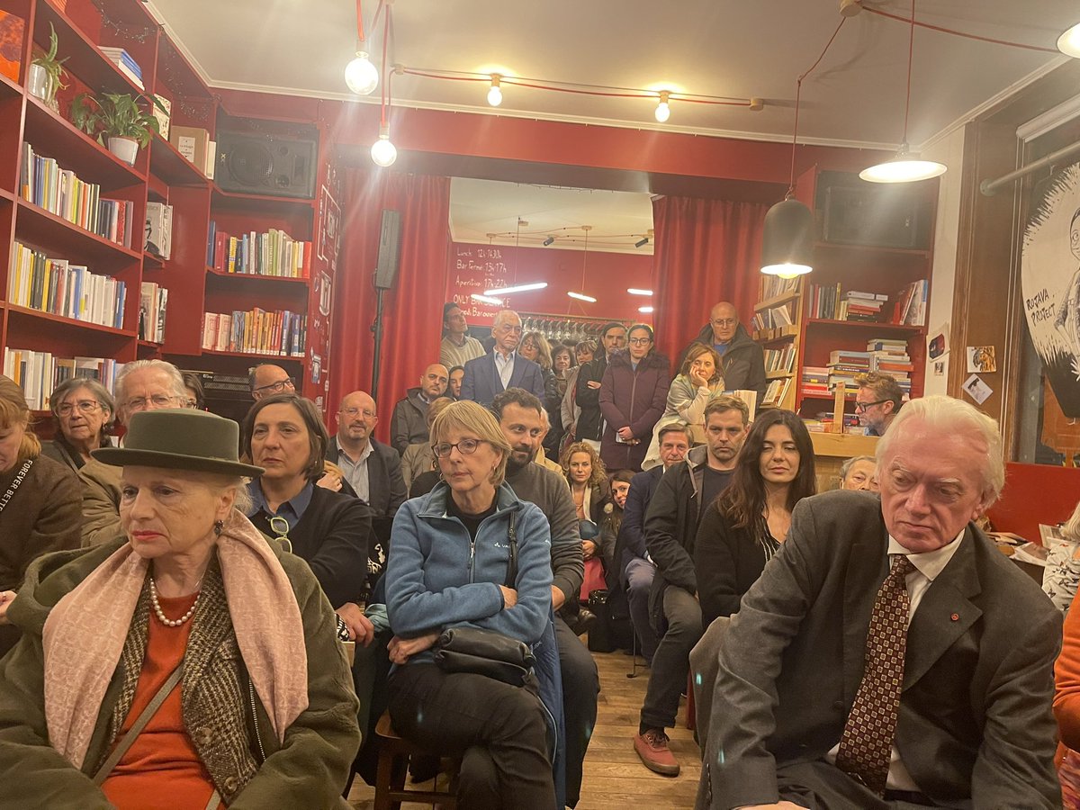 ElenaBasileIT's tweet photo. Belle soirée à #lapiola
#marcquaghebeur autheur de l'anthologie de la littérature française de Belgique e Marie _France Renard
#uninsolitotrio
Diritto di informazione
Dibattito democratico
Società civile cerca rappresentanza politica https://t.co/mbKH3HsVK2