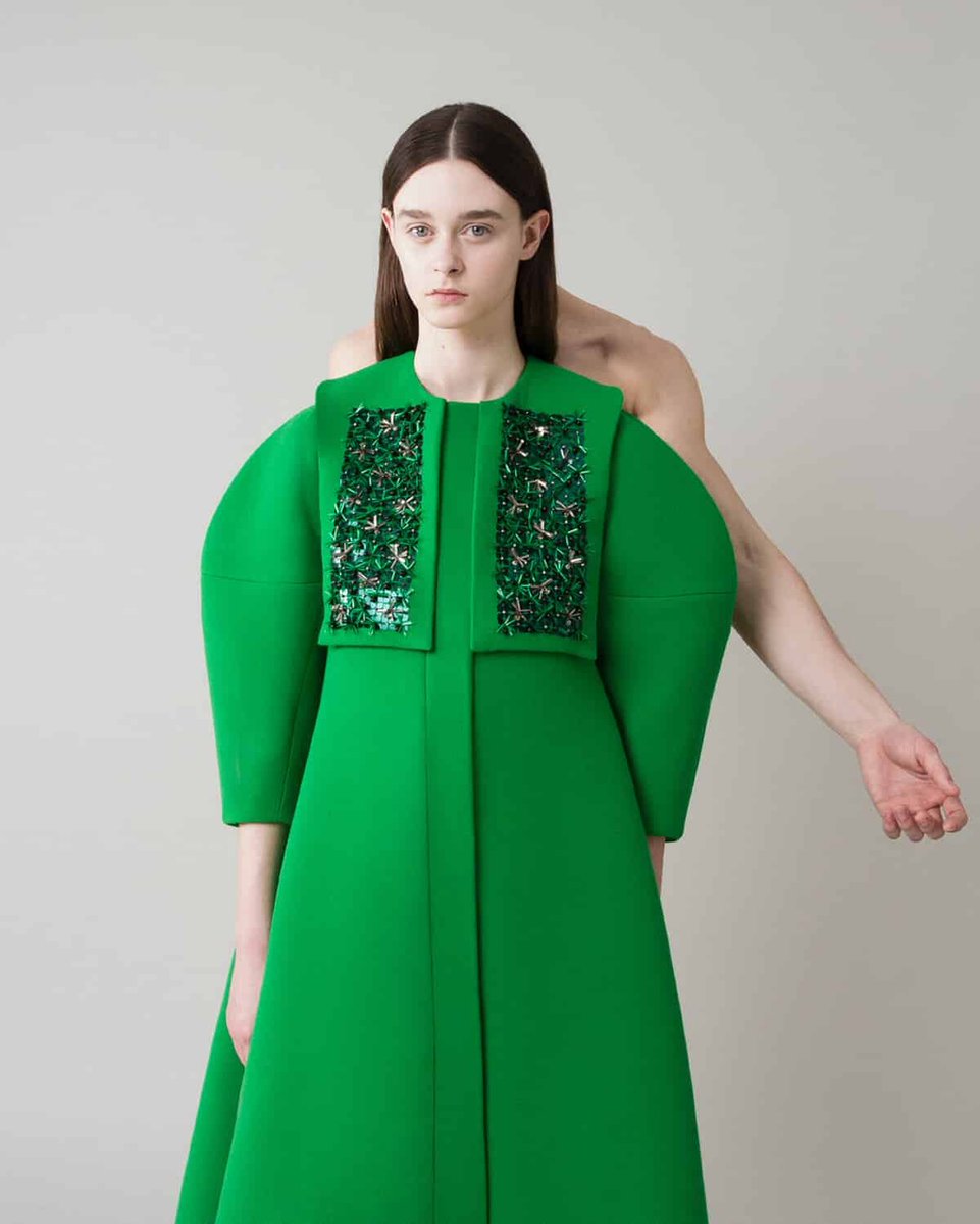VEIN Magazine (@veinmagazine) on Twitter photo Arquitectura y volumen, paletas de colores suaves y pasteles, detalles artesanales, inspiración en la naturaleza… el universo creado por Font para Delpozo sigue siendo un sueño. Con motivo de la exposición ‘Josep Font, belleza e inquietud’ en el <a href="/museobalenciaga/">Cristóbal Balenciaga Museoa</a> , en Arquitectura y volumen, paletas de colores suaves y pasteles, detalles artesanales, inspiración en la naturaleza… el universo creado por Font para Delpozo sigue siendo un sueño. Con motivo de la exposición ‘Josep Font, belleza e inquietud’ en el <a href="/museobalenciaga/">Cristóbal Balenciaga Museoa</a> , en
