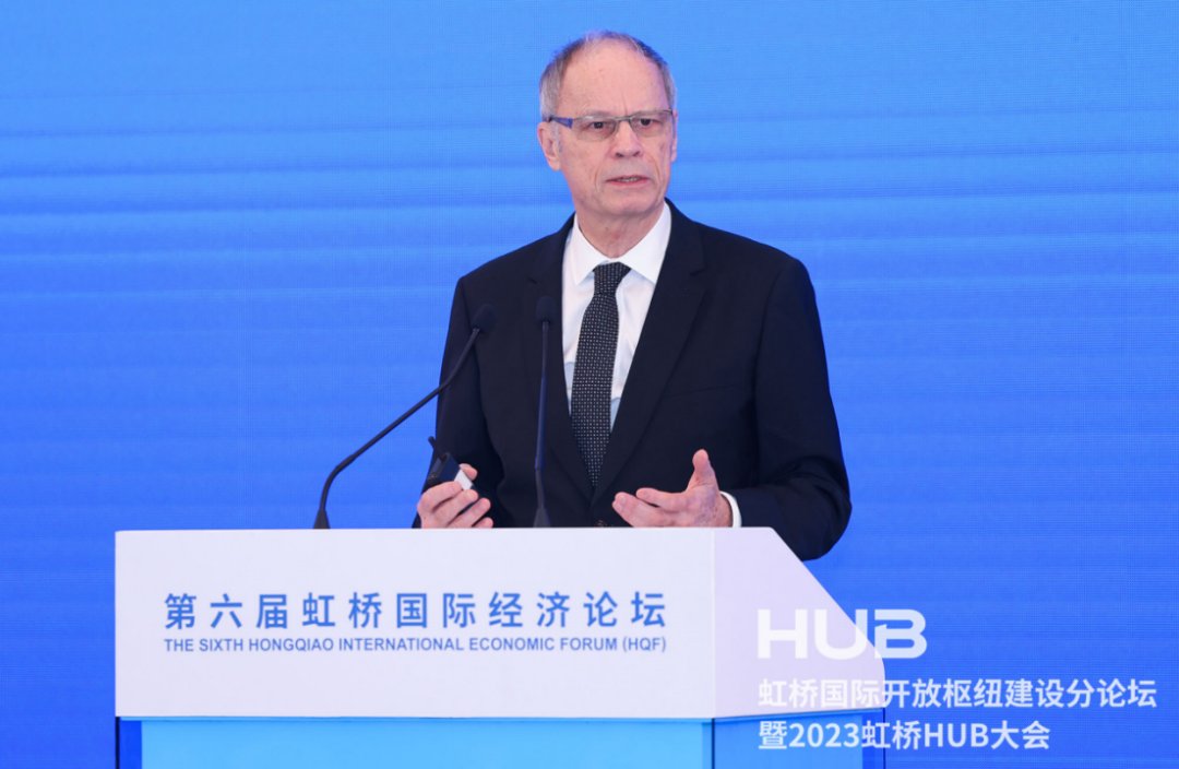 #HQFTalks🎙 @JeanTirole, 2014 Nobel Laureate in Economics👨‍💼, praised the tech innovation enterprises in #Hongqiao at the HUB Conference 2023, part of the #HQF2023 on Nov 6. He pointed out that from an economic perspective, innovation is imperative.💪 #CIIE2023 @shhqcbd