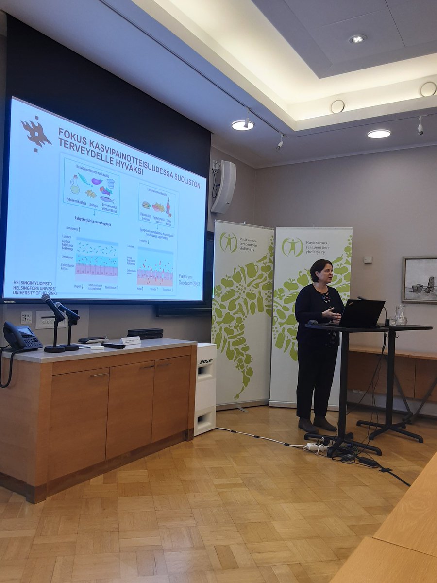 Helsingin yliopiston ravitsemustieteen apulaisprofessorin, Anne-Maria Pajarin luennon aiheena oli ravinto ja mahasuolikanavan syövät keskittyen kasvipainotteiseen ruokavalioon. #ravitsemuspäivät #ravitsemus #ravitsemusviikko