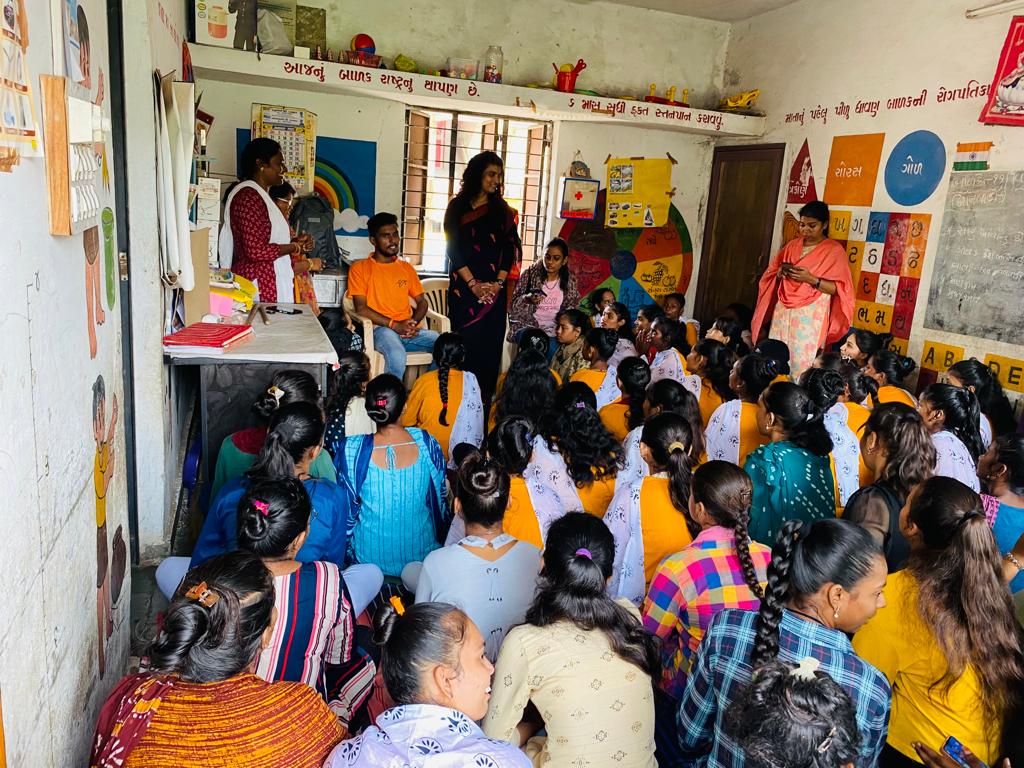 આજ રોજ વડોદરા મહાનગર પાલિકા આઇ સી ડી એસ સંચાલિત ઘટક ૧ (પૂર્વ ઝોન) તથા નક્ષત્ર NGO ના સંયુક્ત ઉપક્રમે  કિશોરીઓનો અવરનેસ કેમ્પનું આયોજન કરેલ હતું.   નક્ષત્ર NGO દ્વારા કિશોરીઓને જુદાજુદા કોર્ષ વિશે ની વાત કરવામાં આવી હતી