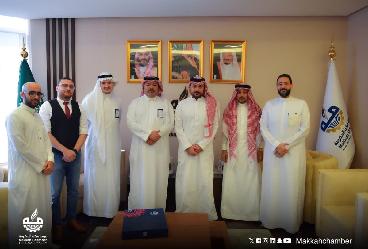 MakkahChamber's tweet photo. دشن الأمين العام لـ #غرفة_مكة المكرمة المهندس. عصمت معتوق بوابة توطين الوظائف بالموقع الالكتروني للغرفة ضمن مواكبة الرقمنة ودعم برامج سعودة الوظائف في العديد من القطاعات، وذلك ضمن توجه الغرفة الاستراتيجي للتحول الرقمي للاستفادة من البرامج والمشاريع الهادفة إلى خدمة الباحثين عن الفرص الوظيفية واصحاب الأعمال في مدينة مكة .