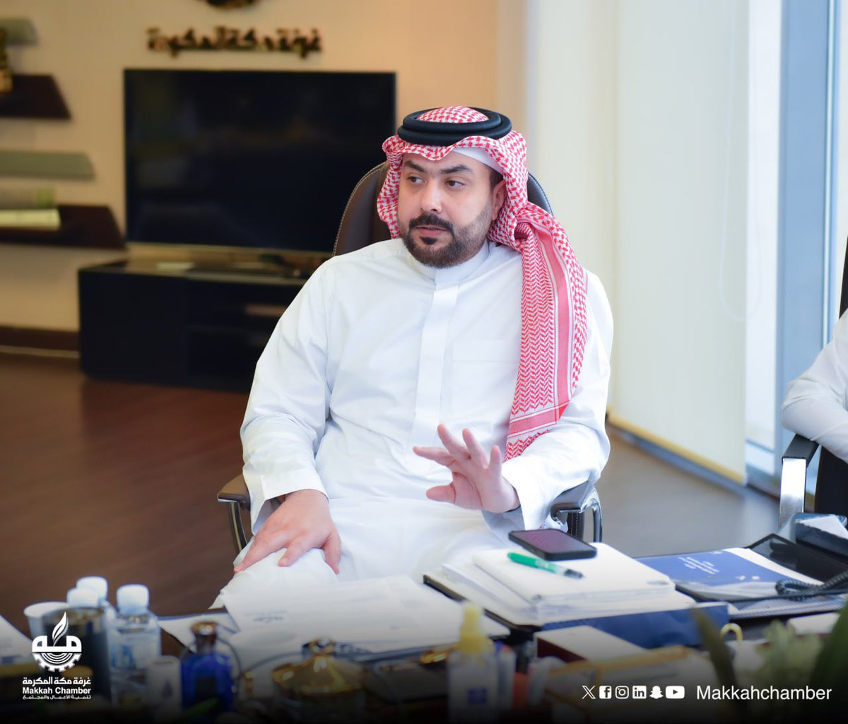 MakkahChamber's tweet photo. دشن الأمين العام لـ #غرفة_مكة المكرمة المهندس. عصمت معتوق بوابة توطين الوظائف بالموقع الالكتروني للغرفة ضمن مواكبة الرقمنة ودعم برامج سعودة الوظائف في العديد من القطاعات، وذلك ضمن توجه الغرفة الاستراتيجي للتحول الرقمي للاستفادة من البرامج والمشاريع الهادفة إلى خدمة الباحثين عن الفرص الوظيفية واصحاب الأعمال في مدينة مكة .