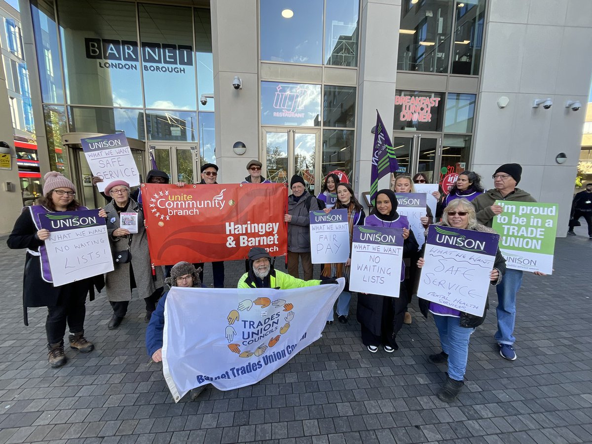 #BarnetUNISON strikers picket line day 7 #EnoughIsEnough #CostOfLivingCrisis ✊ <a href="/unisontheunion/">UNISON - UK's largest union</a>