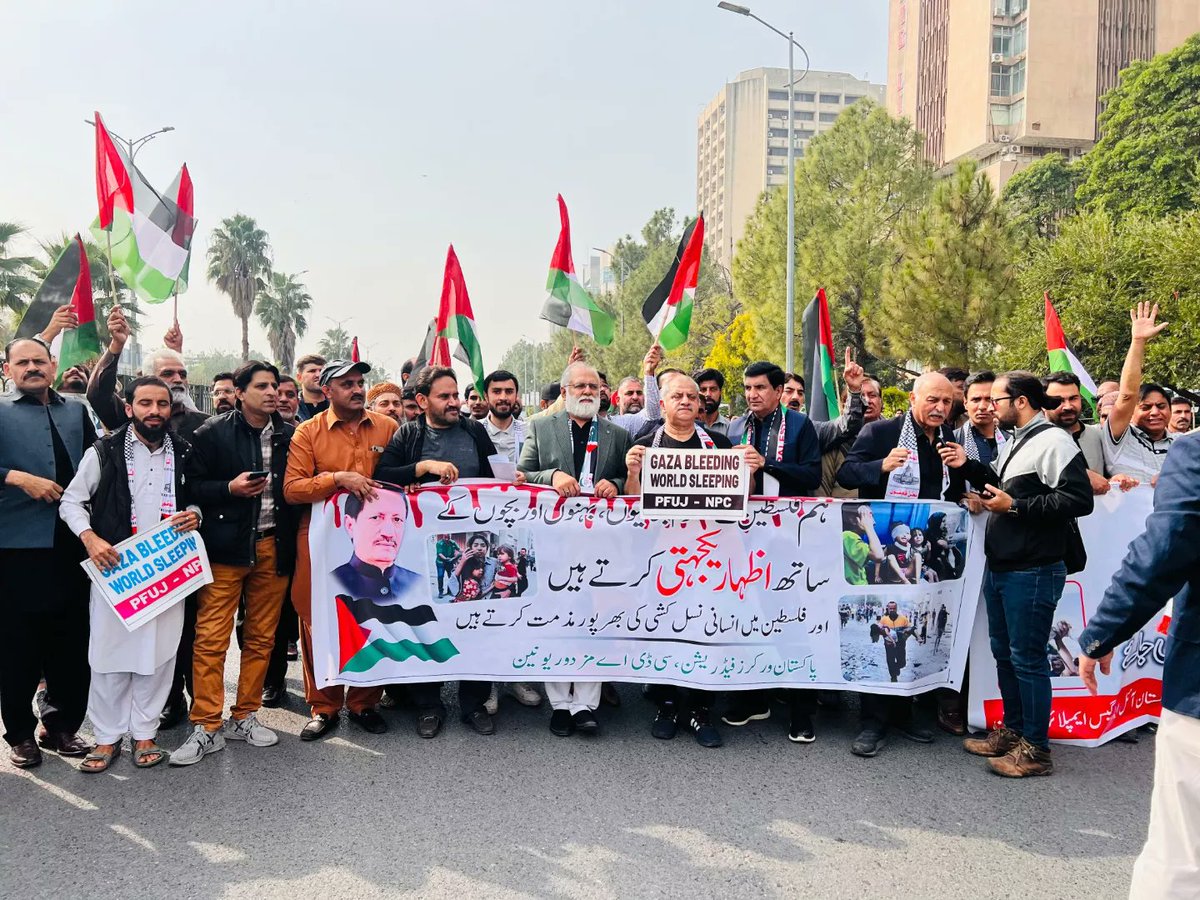 KhubaibPak01's tweet photo. Thousands of people flooded the streets of Islamabad in a powerful rally, expressing their unwavering solidarity with the Palestinians. Chairman Khubaib Foundation, Nadeem Ahmed Khan, has appealed to the United Nations to open the Rafah border immediately so that aid can be delivered to the oppressed residents of Palestine. He also emphasized on ceasefire. The various leaders who came to the rally appreciated the relief activities carried out by Khubaib Foundation in Palestine

#KhubaibFoundation #donatenow
#Support #servinghumanity #FoodSystems
