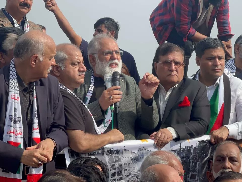 KhubaibPak01's tweet photo. Thousands of people flooded the streets of Islamabad in a powerful rally, expressing their unwavering solidarity with the Palestinians. Chairman Khubaib Foundation, Nadeem Ahmed Khan, has appealed to the United Nations to open the Rafah border immediately so that aid can be delivered to the oppressed residents of Palestine. He also emphasized on ceasefire. The various leaders who came to the rally appreciated the relief activities carried out by Khubaib Foundation in Palestine

#KhubaibFoundation #donatenow
#Support #servinghumanity #FoodSystems