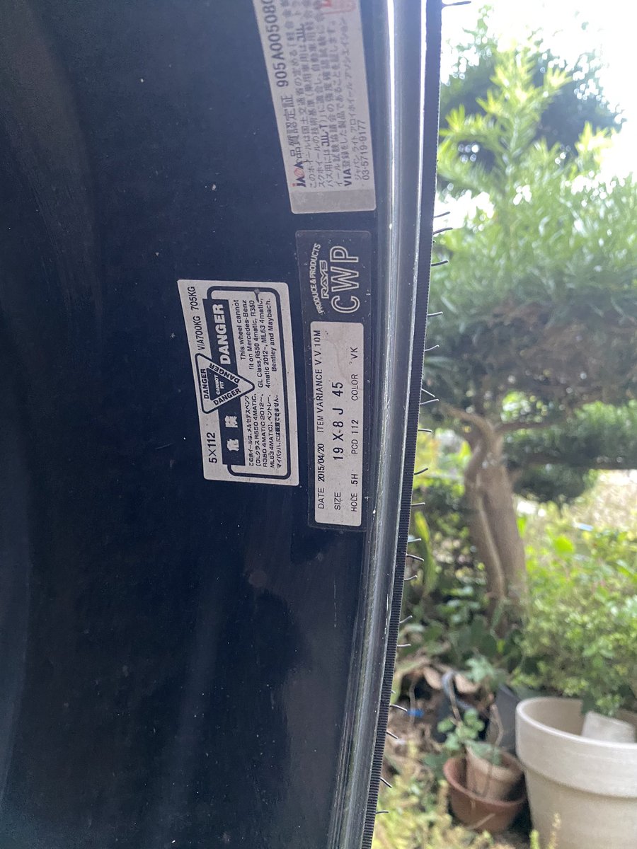 reiya2000425's tweet photo. [FOR SALE］

RAYS 

VERSUS V.V.10M 

サイズ19 X-8 J 45  pcd112

タイヤサイズ　235/35/19

9万込みのできれば手渡しでお願いします。
宜しくお願いします。

#pcd112
#ゴルフR
#vw https://t.co/iunulhrXgW