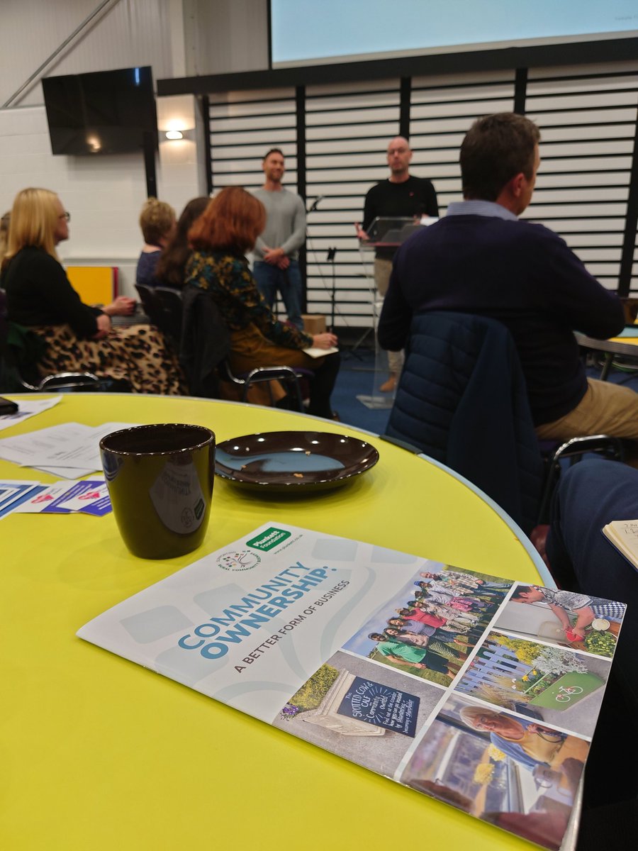 Putting @PlunkettFoundat community business on the table at @EcoDevMHDC #communityconnectors Business Breakfast networking event. VCSE and Corporate businesses working better together for mutual benefit #combiz