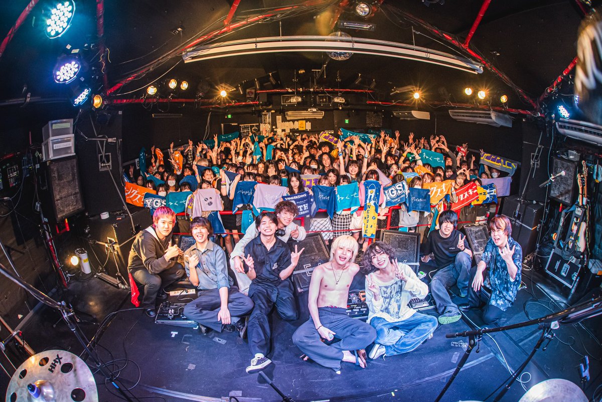 yang_skinny's tweet photo. ”老いてもヤングスキニーツアーvol.2” 
vol.2あったんだ編

2023.11.07
at 山梨 甲府 KAZOO HALL

w/ねぐせ。（@neguseofficial_ ）

photo by @subaru_photo23

次回の中部・関東地方のワンマン🌸
3/21(木)神奈川・JT Zepp Yokohama
4/26(金)東京・Zepp DiverCity
🎫プレリクエスト2次先行
受付期間：〜11/5(日)23:59
https://t.co/OUre25IR8O