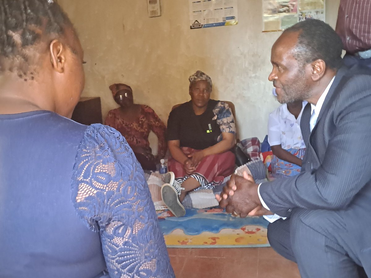 IanMakone1's tweet photo. We gather to pay respects for one of our senior staff members at the Harare Municipal Police Superintendent Cde Godfrey a war veteran who perished in a tragic traffic accident. We mourn with his family and may his soul rest in peace. @nelsonchamisa @Cde_Ostallos @gama_stanley https://t.co/B1GoyRBYOx