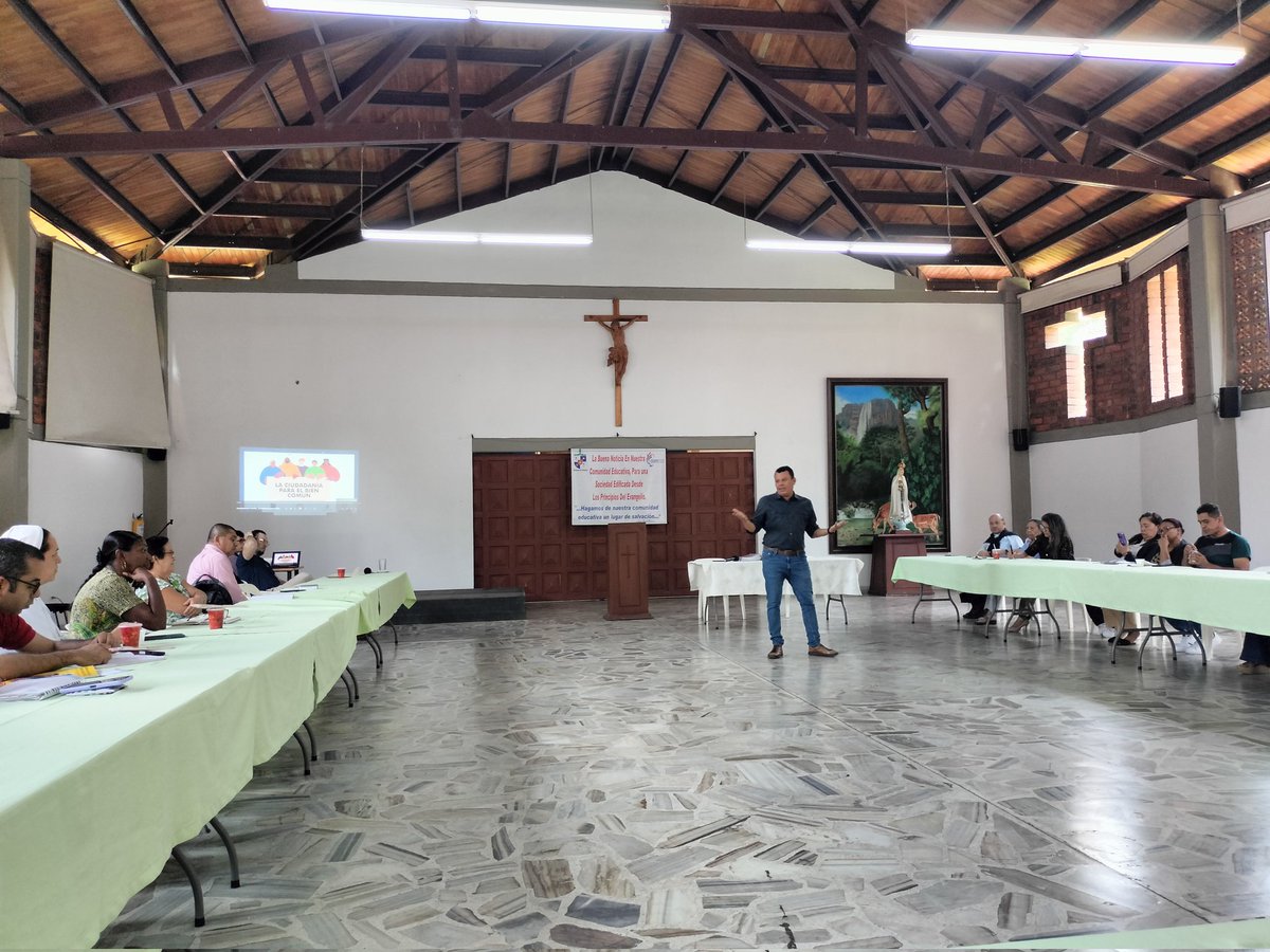 lizarazo2020's tweet photo. @erelizarazo hizo presencia en la convocatoria hecha por la Diócesis de #Palmira @DiocePalmira para los docentes de Educación Religiosa Escolar #ERE. Se hacen acercamientos al #pactoeducativoglobal propuesto por @Pontifex_es para colocar la escuela al servicio de la vida. https://t.co/oWnpisZVSd