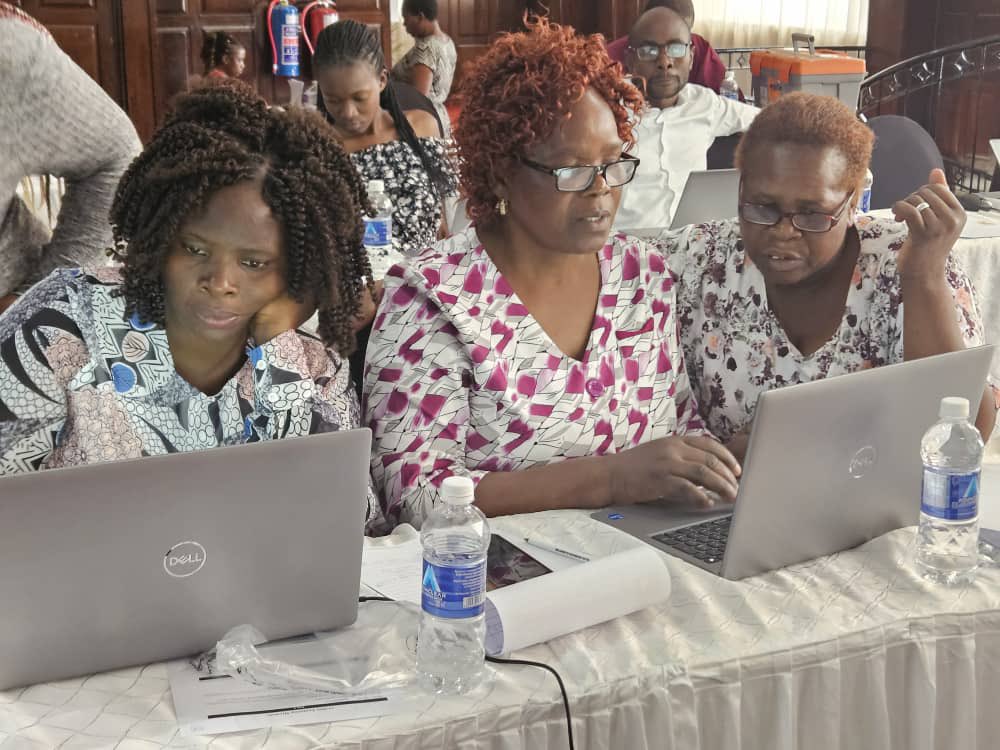 UNFPA_Zimbabwe's tweet photo. @UNFPA &amp; @Chemonics are training health staff in 🇿🇼on the Electronic Logistics Management Information System. 

The #ELMIS helps tracking of medical supplies from arrival at warehouse, to medical facility &amp; to the beneficiary thanks 2 @UNFPA_Supplies funding

#LastMileAssurance https://t.co/alqoXcnqOL