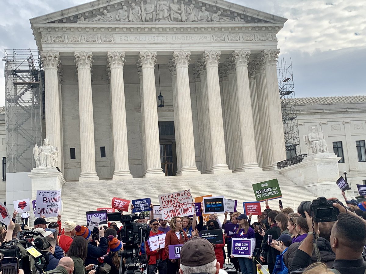 Multiple orgs together to rally for SCOTUS to protect survivors of domestic abuse. My shero, @GabbyGiffords using her powerful voice. @MomsDemand @StudentsDemand @GIFFORDS_org @AMarch4OurLives @SenAmyKlobuchar @ChrisMurphyCT