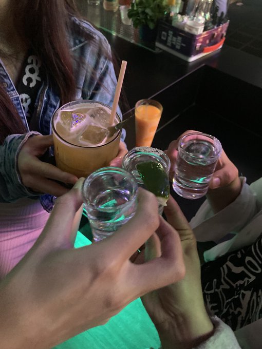 60 of your sub dollars paid for last nights drinks 😊 keep up the good work slaves. https://t.co/dbOg