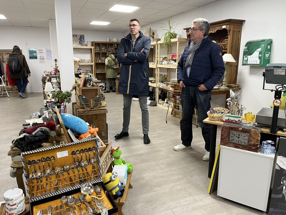 GrandArras's tweet photo. ✅ Visite de la ressourcerie AIR à #Arras, 

📍C’est un commerce de réemploi œuvrant pour l’insertion et l’environnement 

👉 Elle prône l’économie circulaire 

✅ De nombreux objets retrouvent ici une seconde vie ! https://t.co/6Ots88OszC