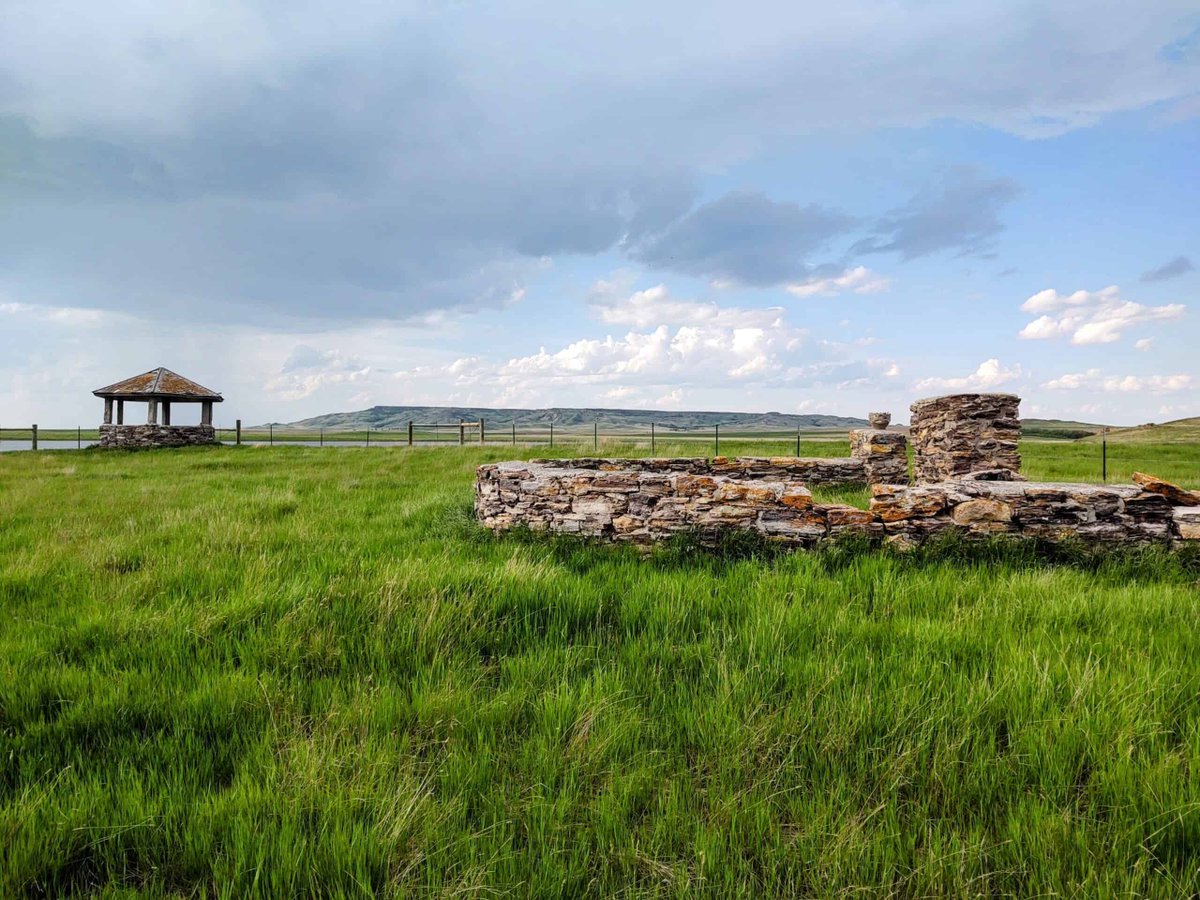 Learn how our work in North Dakota is assisting in managing a healthy prairie. 

Photo: Stewart Lake Refuge, credit Dane Buysse (Regional Biologist)
 ngpjv.org/virtually-invi…