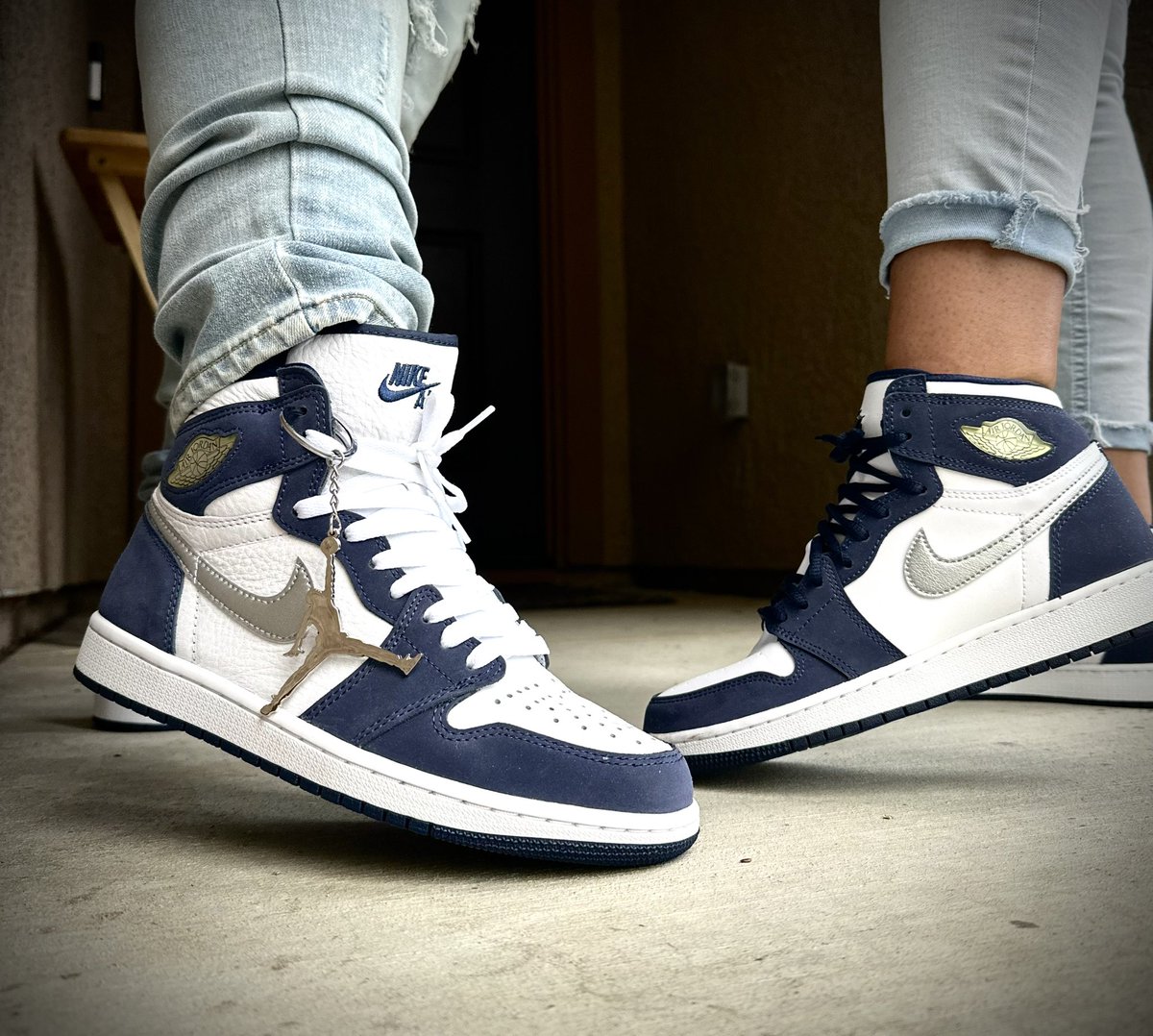 MidNite Navy collab with the wife😍 for the #weekofjordan1high challenge 🙌🏾🙌🏾🙌🏾.. you wearing them jays well babe😘..#jordan1 
 #kotd #thesolefirm #stilllaceddifferently #snkrskliveheatingup
#solecollectors #snkrskickcheck #MillerApproved #sneakerwifey #snkrliveheatingup