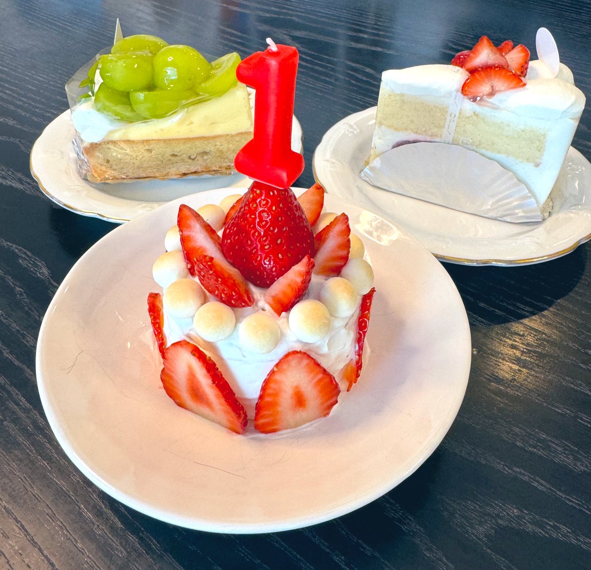 manamiii_design's tweet image. 🌷11/7記録(5h)

︎︎︎︎︎︎☑︎ウィークリーデザイン
︎︎︎︎︎︎☑︎データ整理など
︎︎︎︎︎︎☑︎誕生日のお祝いする🎂

息子よ、1歳おめでとう☺️💓

1年てほんとあっという間だなぁ🥺
ここからの1年で人生変えてみせる！

よし、明日から仕事も勉強も頑張るぞ🔥💪🏻

 #デイトラ  #Webデザイン