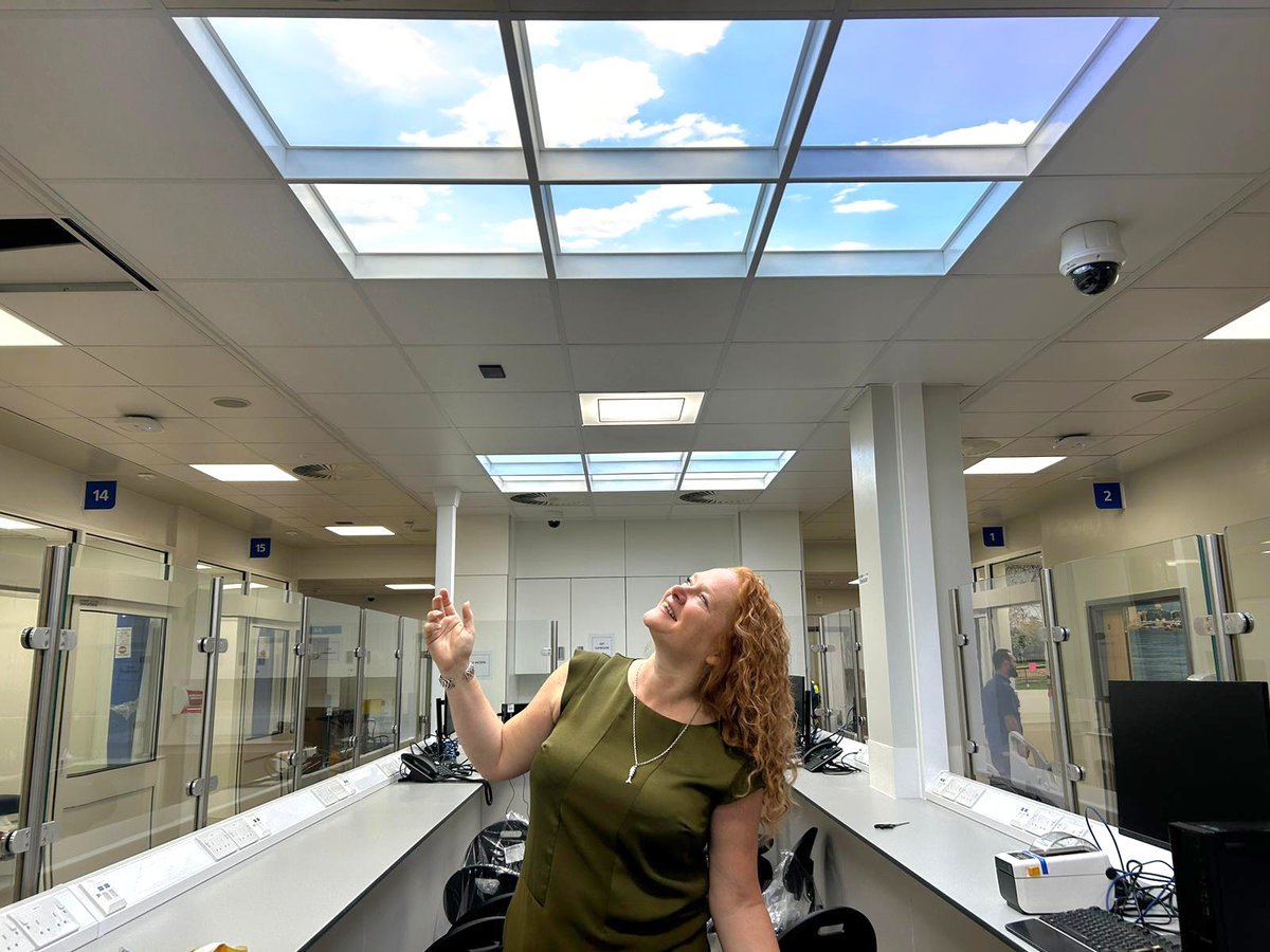 Providing funding for bright wall images, skylights and nicer furniture will improve the experience of patients in the Emergency Department <a href="/KingsCollegeNHS/">King's College NHS</a>. I was pleased to represent <a href="/supportkings/">King's College Hospital Charity</a> at the opening of the refurbishment w. <a href="/helenhayes_/">Helen Hayes 💙🌹</a> MP cutting the ribbon.