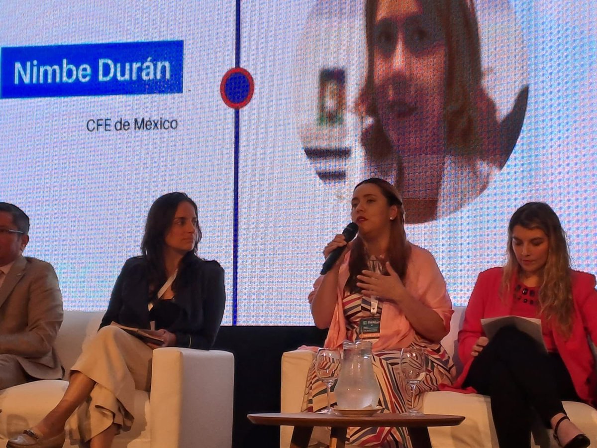 CFEmx's tweet photo. #OrgulloCFE | La titular de la Unidad de Género e Inclusión de la Comisión Federal de Electricidad, Nimbe Durán, participó en VIII Semana de la Energía, en el panel "Evaluación y resultados de políticas y estrategias de equidad de género en el sector" en Montevideo, Uruguay. https://t.co/yM9bKSC4BW