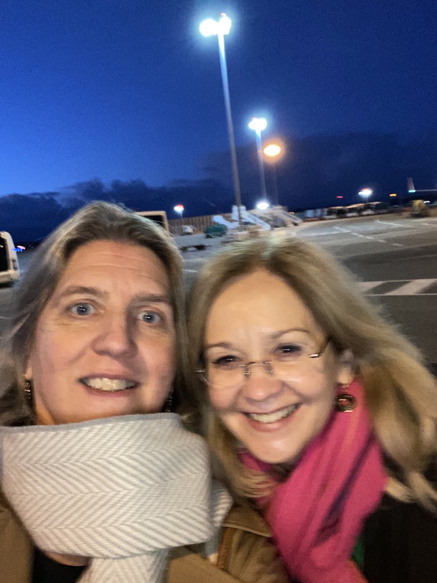 sochanska's tweet photo. When you meet by chance great 🇮🇪 friend&musician @DearbhlaPiano on🛫 to #Warszawa 🇵🇱and end up in @Opera_Narodowa at #OperaAcademy ❤️ All artists grateful to me for not singing 🤣🎼🎤 https://t.co/HjrogphDME