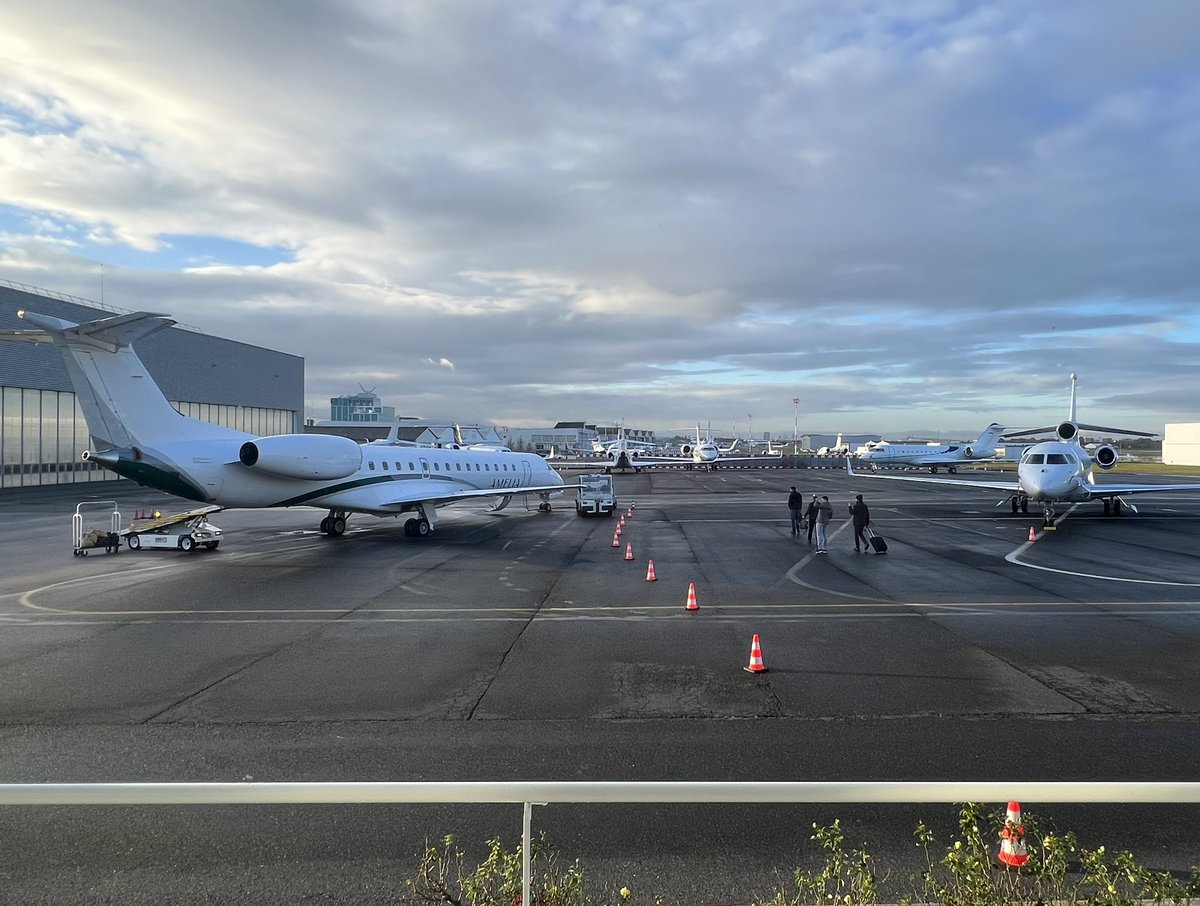 JetSolidaire's tweet image. Un jour chez Jet Solidaire ✈️

Départ client supervisé par ​⁠​⁠@Aero_Nico chez Dassault Falcon Service à l’Aéroport de Paris Le Bourget 🇫🇷 ce matin

#JetSolidaire #DassaultFalconService #ERJ145 #Paris #LeBourget #jetprivé #aviationdaffaires #volàlademande #flexibilité #avion