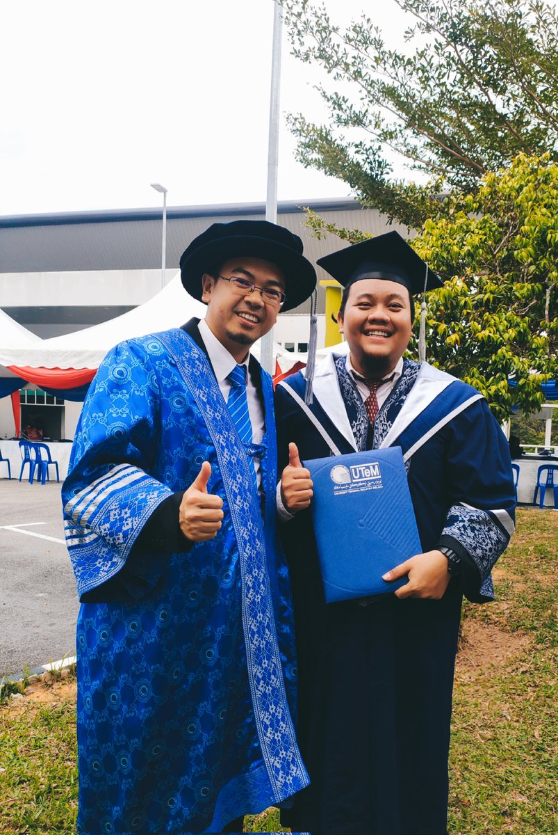 SYEDSYAFIQ8's tweet photo. "Takpe Syed, Emak awak lagi penting dari psm ni. Saya faham, saya pun ada emak, kalau saya ada kat tempat awak, saya pun susah hati. Macam ni lah Syed, saya bagi tempoh lagi seminggu untuk awak siapkan draft psm 1 ni, kalau awak tak tahu awak boleh tanya saya atau kawan2 awak"😭 https://t.co/k5YagiT7e7