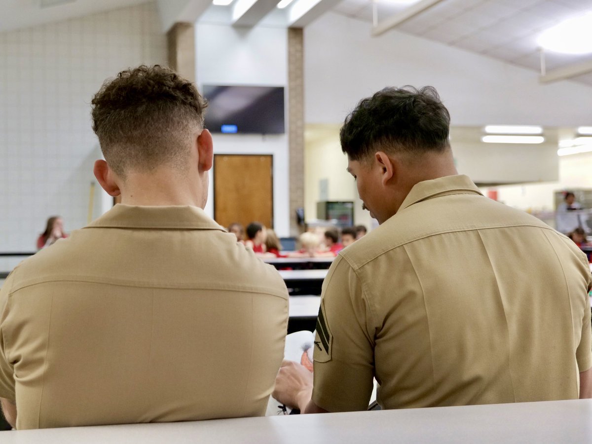 We love it when the Marines stop by to read to our students!!!⚡️⚡️📚⚡️⚡️