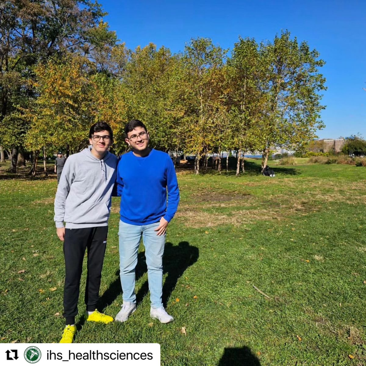 SuptCheng_CIOB's tweet image. 🌞 The 11th-grade students from IHS Health Sciences had a wonderful outdoor day visiting Socrates Sculpture Park in Astoria. The beautiful weather added to the experience! 🌳📷 #OutdoorLearning #SculpturePark #ExploringArt @NYCSchools @DOEChancellor