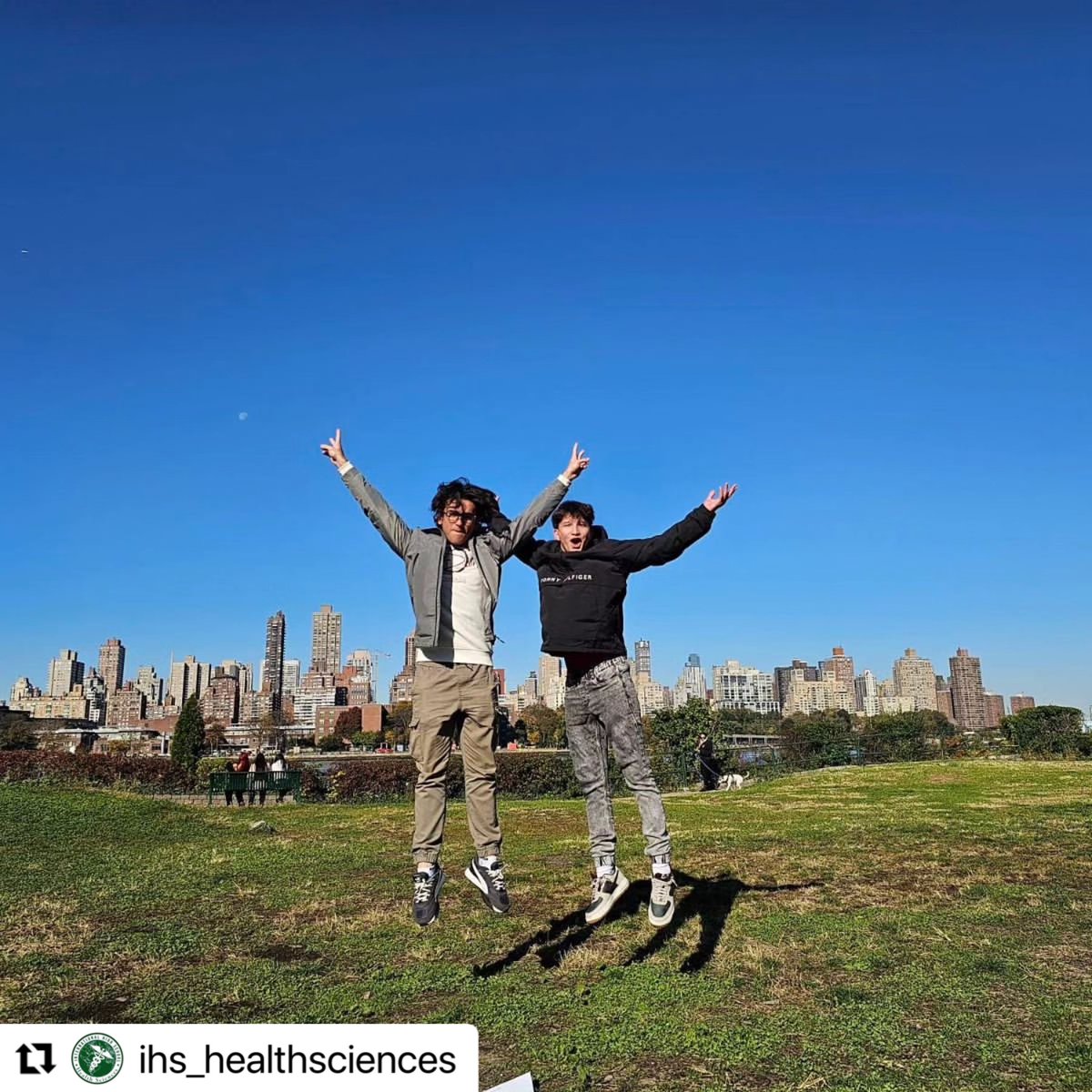 SuptCheng_CIOB's tweet image. 🌞 The 11th-grade students from IHS Health Sciences had a wonderful outdoor day visiting Socrates Sculpture Park in Astoria. The beautiful weather added to the experience! 🌳📷 #OutdoorLearning #SculpturePark #ExploringArt @NYCSchools @DOEChancellor