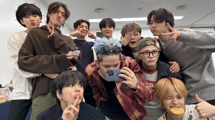 iksanpjw's tweet photo. One year ago today, TREASURE transforms as a 10 member group. 🩵 #트레저 https://t.co/FCbBQeu4ht