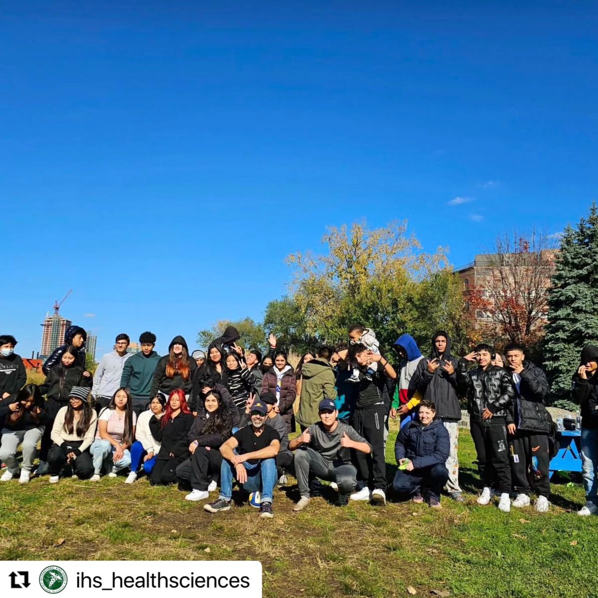SuptCheng_CIOB's tweet image. 🌞 The 11th-grade students from IHS Health Sciences had a wonderful outdoor day visiting Socrates Sculpture Park in Astoria. The beautiful weather added to the experience! 🌳📷 #OutdoorLearning #SculpturePark #ExploringArt @NYCSchools @DOEChancellor