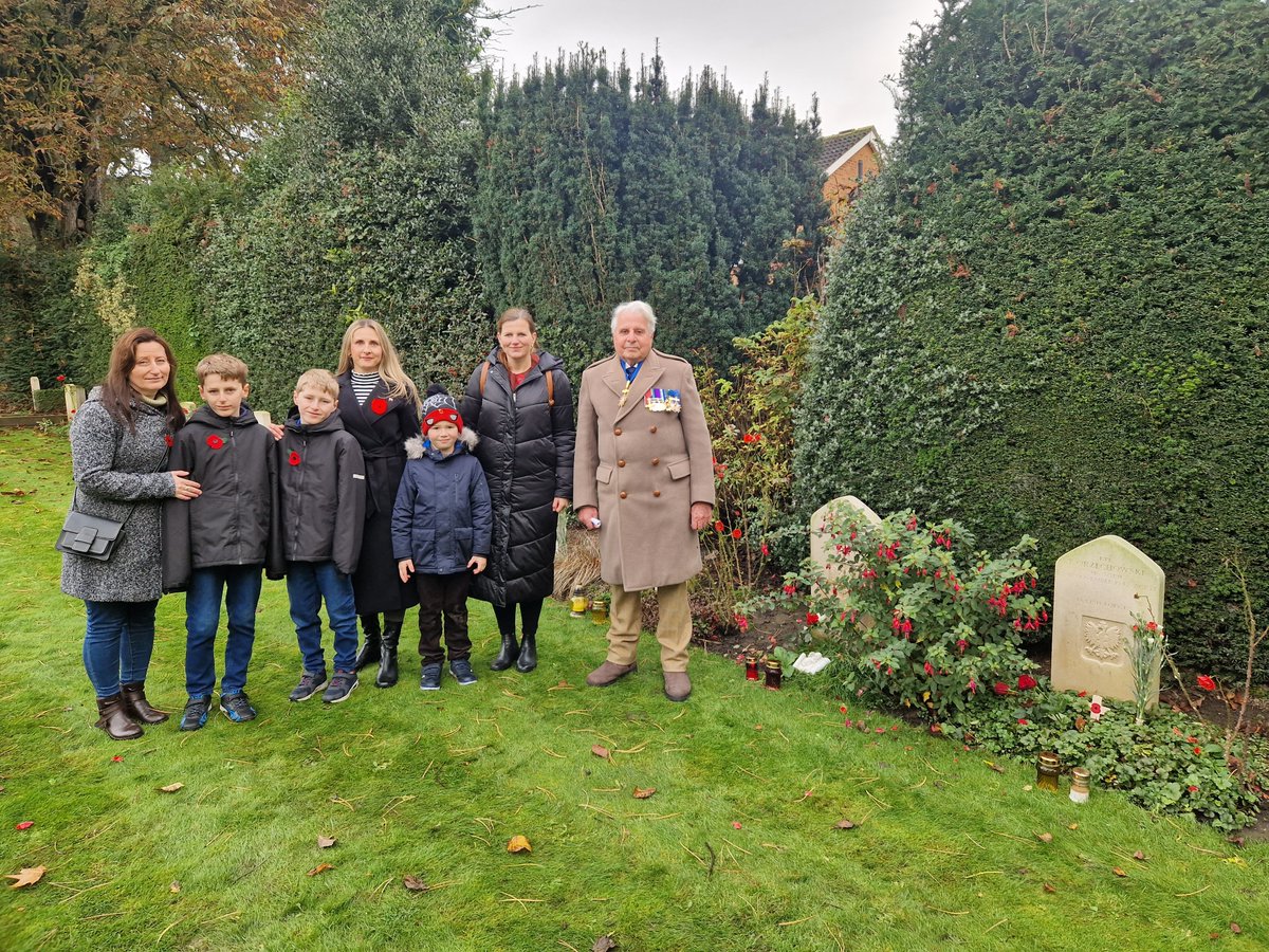 A beautiful Remembrance Service For Children last Sunday at #Driffield Cemetery  🪦 
It was a great honour for our group to attend this moving ceremony for the sixth year in a row. Our heartfelt congratulations to #DriffieldinBloom Ladies and everyone involved🌹
#LestWeForget