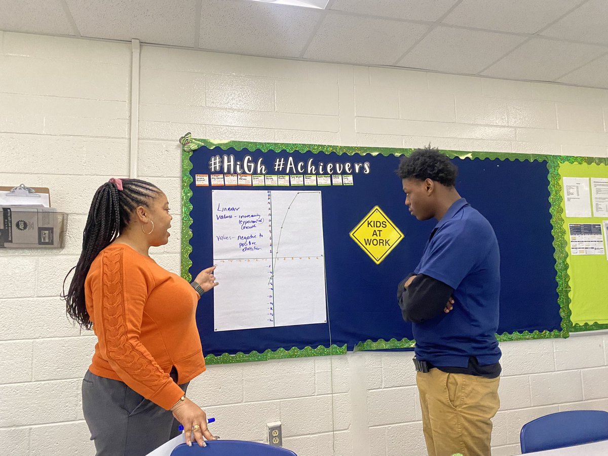 ccolemanleader1's tweet photo. Ms. Harris is challenging her student to do the heavy lifting by building and interpreting his own exponential or linear graph! Kudos! #academicownership #collegereadiness @LisaPearceEdS @AZKStrong @GSCS_Math https://t.co/NgCf5MeQKV
