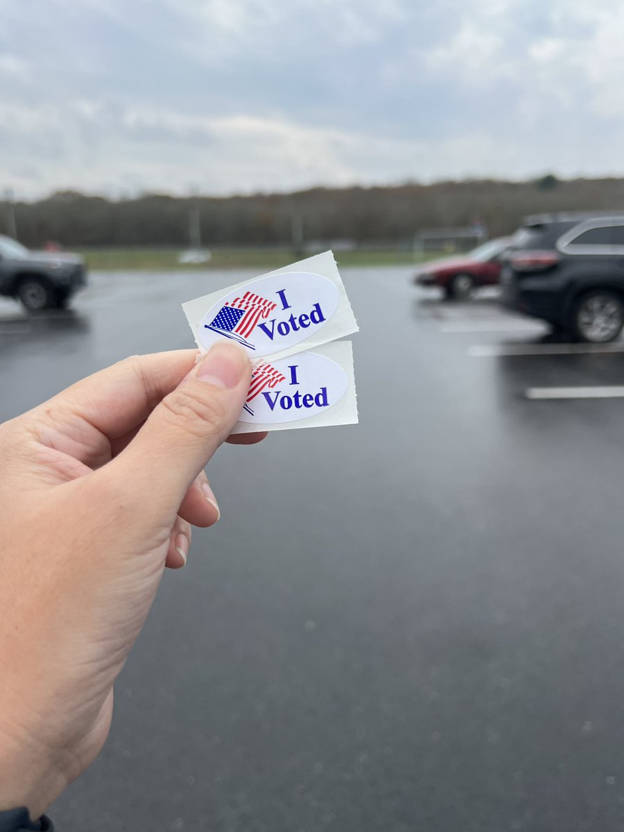 crystal_bear's tweet photo. Every vote counts. https://t.co/acJ3AuPScR