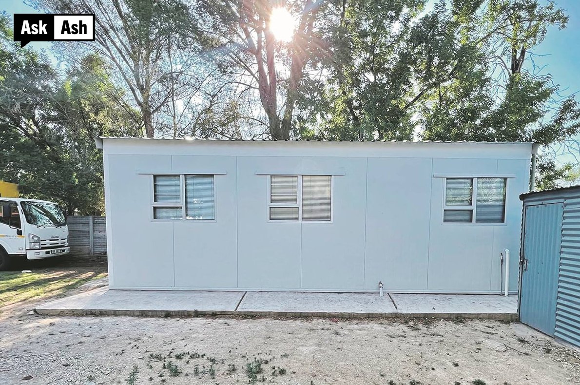 Askash's tweet image. Today I read that the below PROPERTY cost the municipality in the North West a casual R38 million to construct… 😵

This structure in Vryburg will be used as a brand new call centre. The tender for this project was awarded to the company wCyber Solutions who are based in…