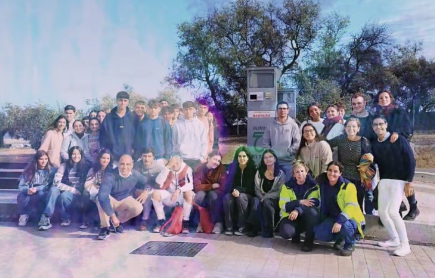 fpvedrunasev's tweet photo. Además, para completar el día se trasladaron a conocer a una almazara, socia de Oleica El Tejar: la Olivarera San Isidro, donde vieron cómo se fabricaba antiguamente nuestro #AOVE y cómo se produce en la actualidad

#sacarelaulafuera #nutricion #dietetica https://t.co/3lVEhZQdwa