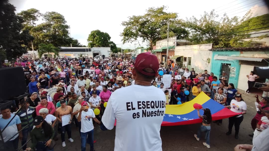 El siempre combativo pueblo del municipio Juan José Rondón salió a las calles con amor patrio, profunda moral y lealtad a defender con patriotismo la soberanía de Venezuela. Este #3Dic todo el estado Guárico dirá #5VecesSí. ¡El Esequibo es nuestro!