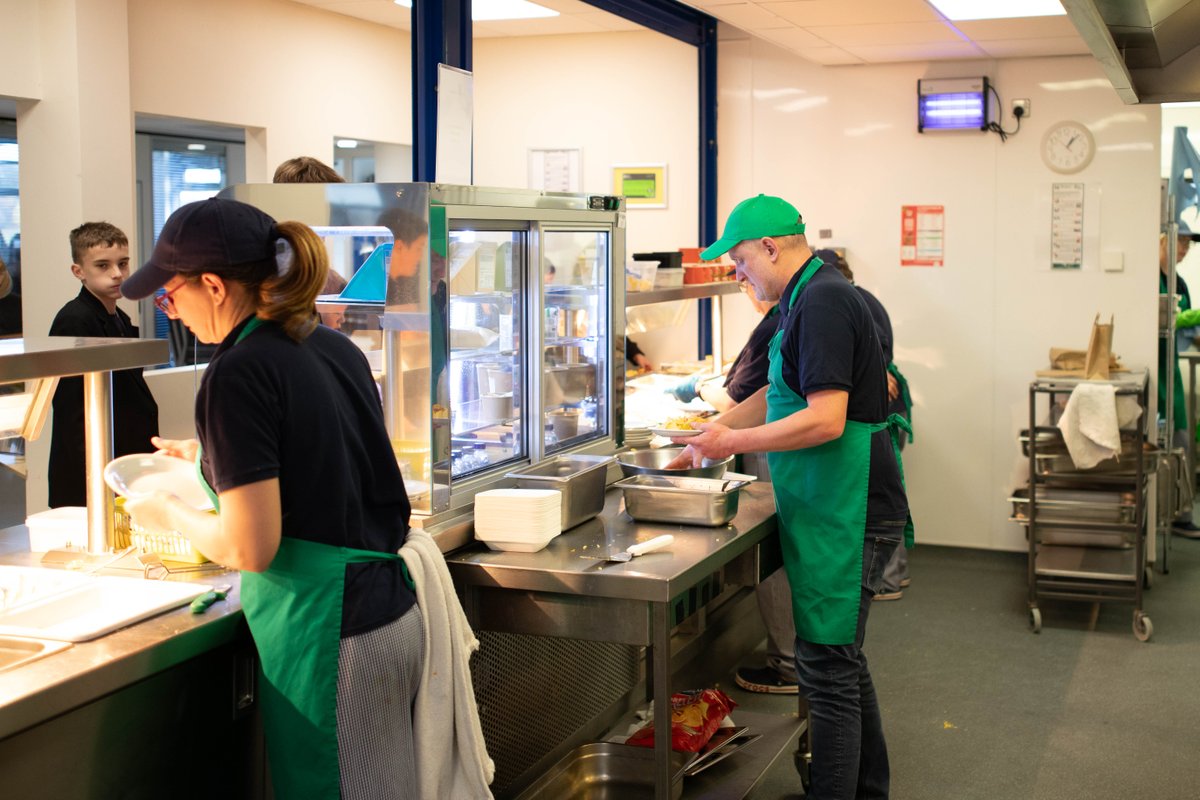 atctrust1's tweet photo. Never a dull moment @atctrust1! Thankyou @Bowlandhigh for the invite to photograph and film @GrahamLiver serving up lunch for our students! It was an amazing event to celebrate National School Meals Week  #NationalSchoolMealsWeek #schoolmeal #AtCAchieve #AtCBelong #AtCCollaborate https://t.co/HxPDbyGHOl