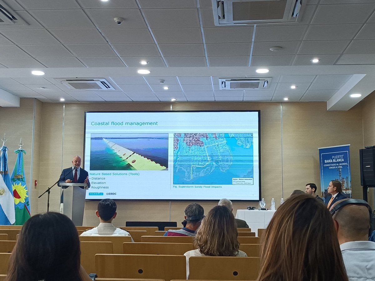 WilliamJaen's tweet image. En representación del Instituto Argentino de Oceanografía #IADO nos encontramos en el Simposio sobre ambiente y cambio climático para el desarrollo portuario organizado por #PIANC. 

#EnergiasRenovables #InundacionesCosteras #TransporteSedimentos #Dragados #WwN