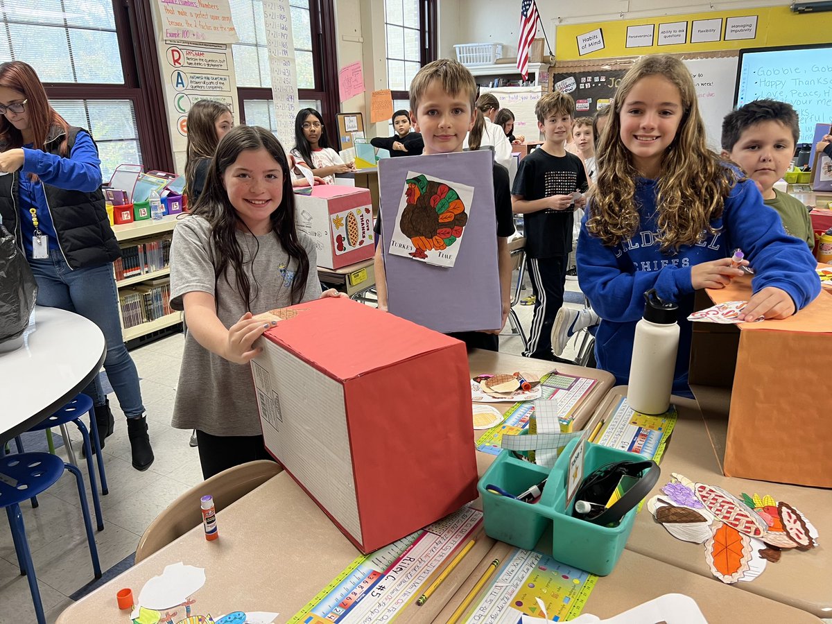 FifthGradeCWC's tweet image. What a great afternoon decorating the boxes for our Thanksgiving Food Drive! We hope we make families happy this holiday season 🦃