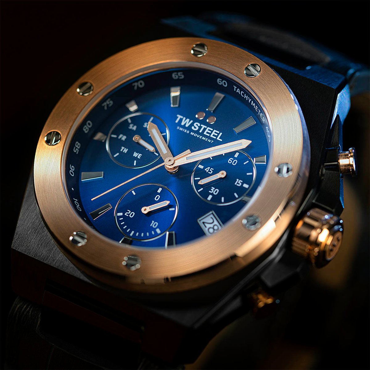 twsteel's tweet photo. Looking to make a classy statement? The blue Italian leather strap and black brushed steel case make the rose gold bezel pop. And a precise Swiss chronograph ensures accurate performance. discover the other specs of this CE4086 now.
#twsteel #ceotech #swisswatch #watchgeek https://t.co/2Rjk0n90YZ