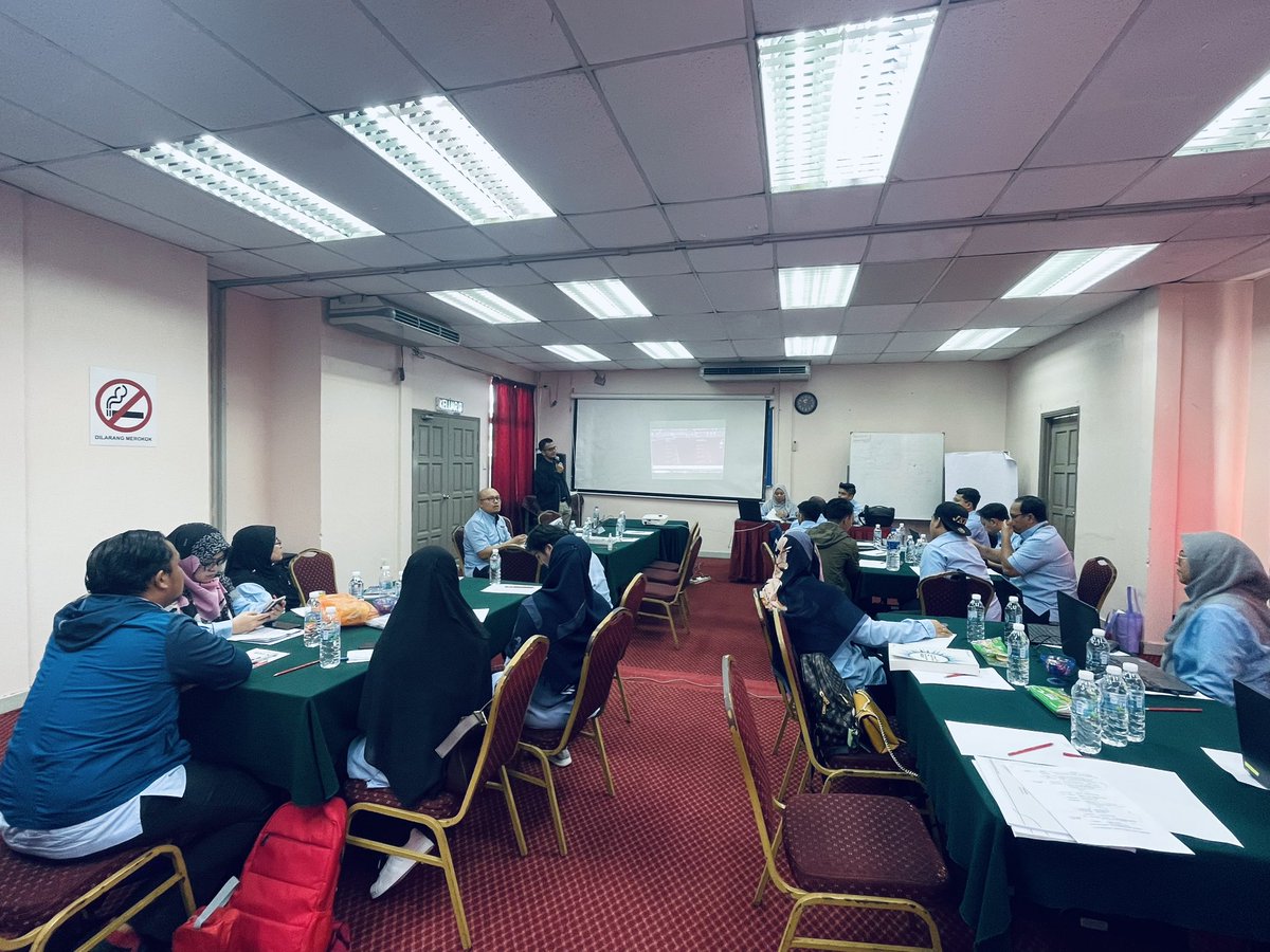 Alhamdulillah. 
Selesai sudah Bengkel Penyeragaman Penyediaan Lukisan Arkitek yang diadakan pada 6 &amp; 7 Nov 2023  di Hotel Seri Malaysia, Bagan Lalang, Sepang. Bengkel tersebut telah mendapat kehadiran penuh dari semua kakitangan teknikal dari Bahagian Arkitek.

<a href="/JKRSelangor/">JKR Selangor</a>