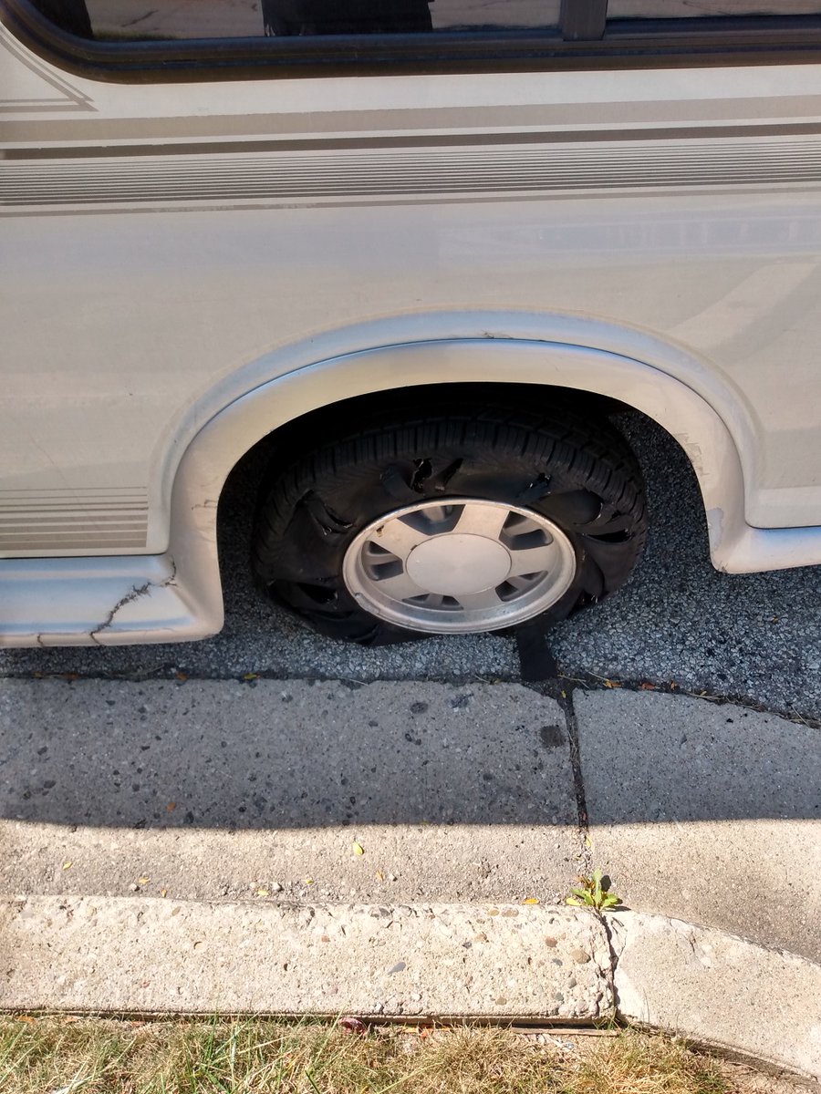 TonsofTires's tweet photo. Is it time to give your vehicle the love and care it deserves? Look no further than our top-notch tire replacement service. Contact us today to see how we can help meet your needs.

#TireReplacement #IndianapolisIN https://t.co/rDkiAHSfj5 https://t.co/DxWsqMZtzd
