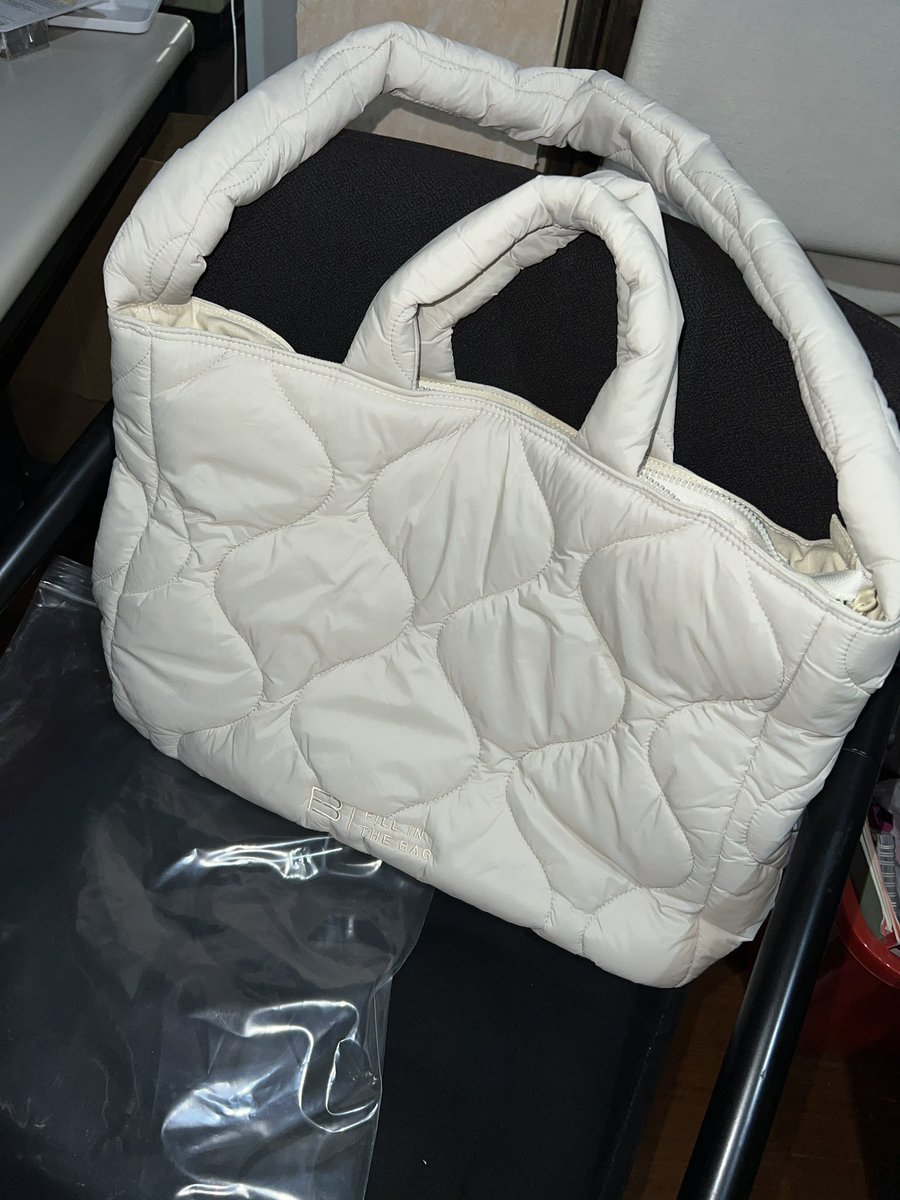 timetopaystore's tweet photo. [ส่งต่อ] กระเป๋า Fill in the bag สี ivory
800 บาท รวมส่งฟรี (ราคาช็อป 1,690 บาท)
สภาพ 99% ไม่เคยใช้งานเก็บอย่างเดียว สนใจ dm ได้เลยค่ะ

#ส่งต่อเสื้อผ้ามือสอง #กระเป๋ามือสอง #กระเป๋าสะพายข้าง #ส่งต่อสภาพดี #พรีออเดอร์เกาหลี #ของดีบอกต่อ 
#ส่งต่อเสื้อผ้ามือสอง #ส่งต่อกระเป๋า https://t.co/eDU03yh2fb