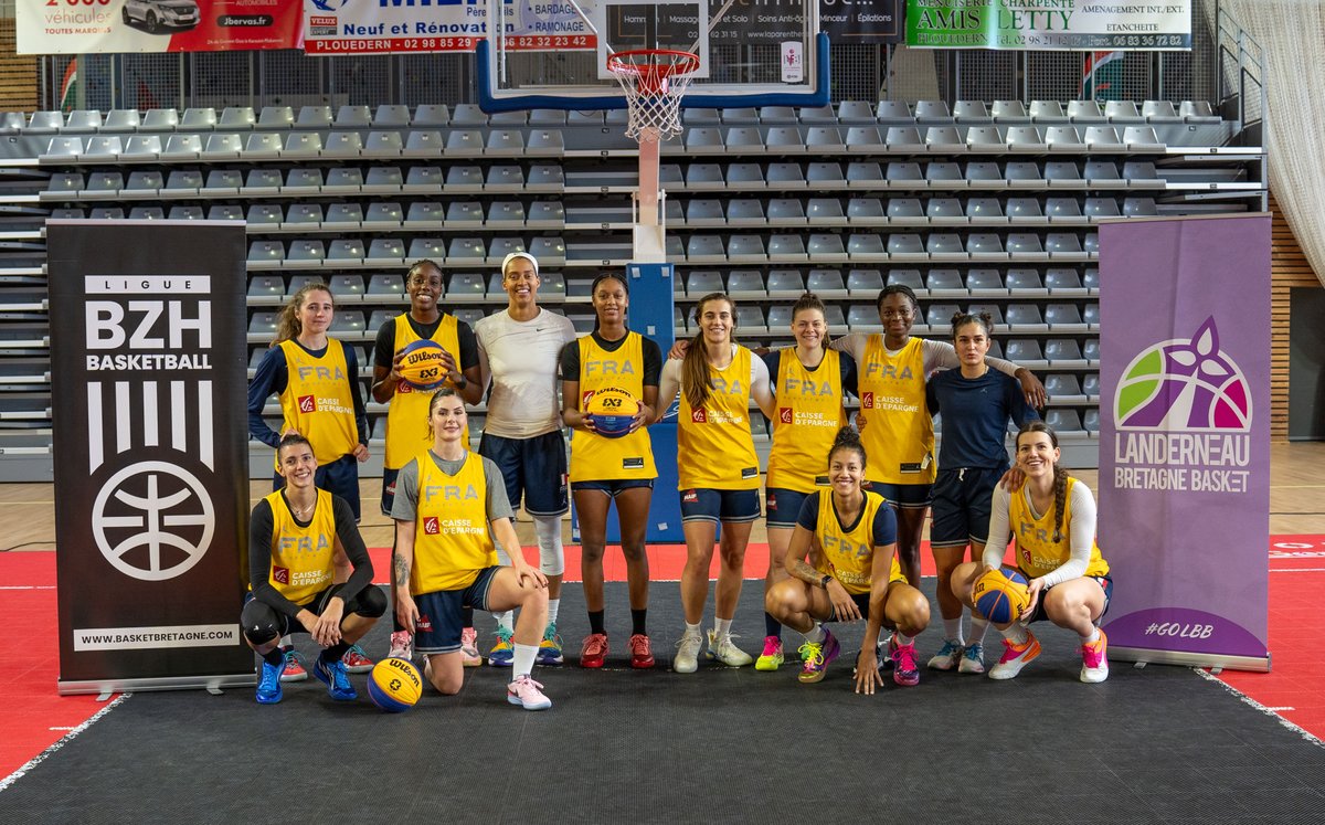 Les Bleues sont arrivées à Landerneau 💙

Place à quelques jours de travail avant de disputer le Tournoi International Innoveo les 10 et 11 novembre.

➕ d'infos : cutt.ly/0wRAVnSE